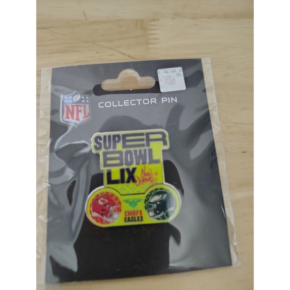 SUPER BOWL LIX  PHILADELPHIA EAGLES /KANSAS CITY CHIEFS DUELING GAMEDAY PIN NEW